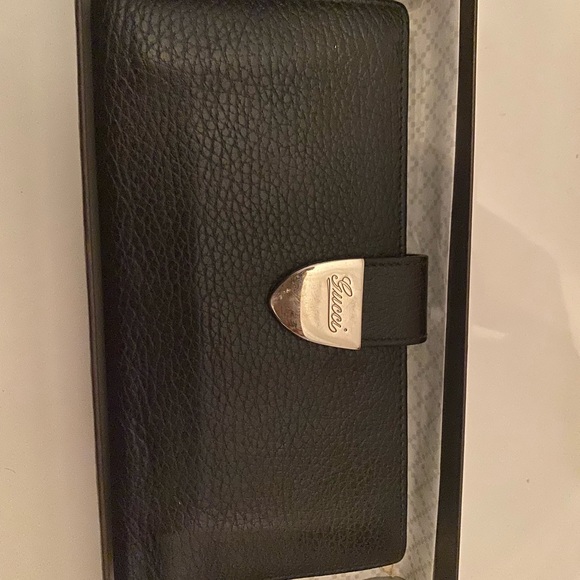 ONE DAY SALE!! Authentic Gucci Leather Black Wallet - Picture 2 of 8